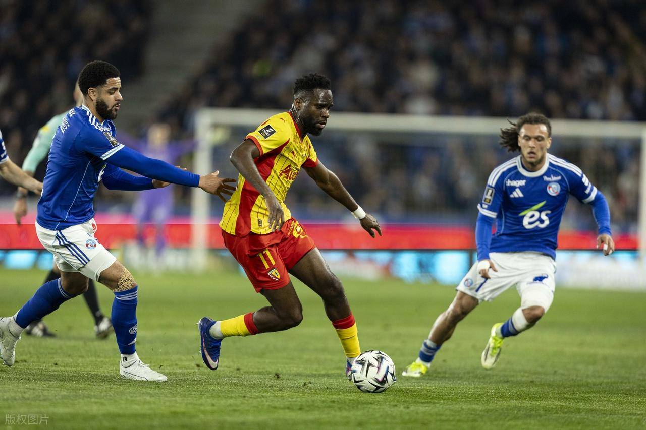 随着斯特拉斯堡1-1法甲第二，法甲最新积分榜出炉：巴黎渔翁得利